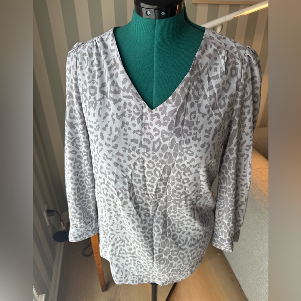 Cynthia Steffe Gray Animal Print V-Neck Blouse
